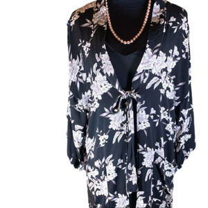 $10$ add 𝅺SPIRITUAL gangster- MAYA floral kimono wrap with tie front & pockets.
